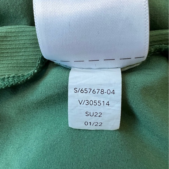 ATHLETA Brooklyn Mid Rise 16” Skort in Green, size 22 - Picture 8 of 9